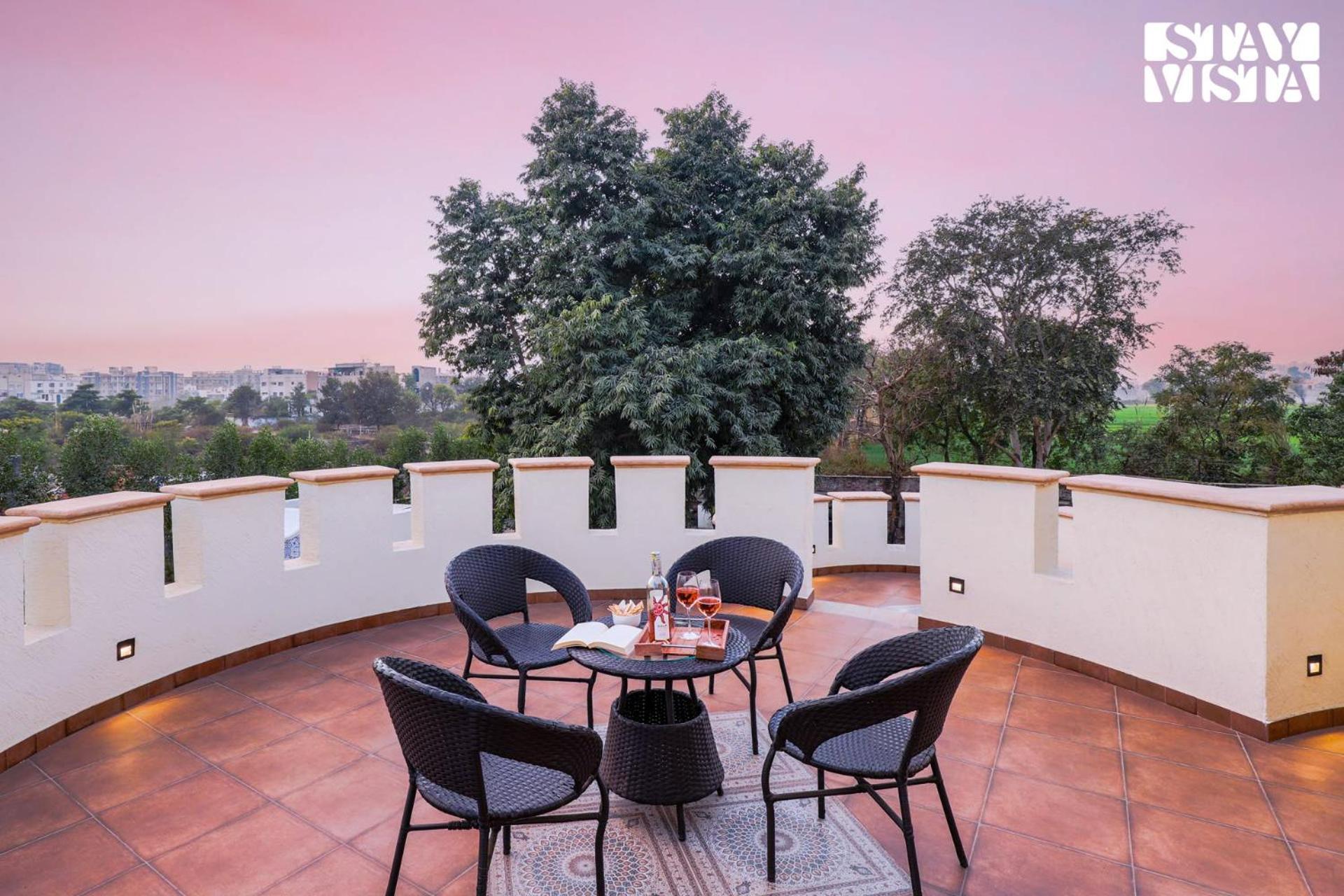 Stayvista'S Mystic Castle With Terrace, Swimming Pool, Lawn With Gazebo Jaipur Exterior photo