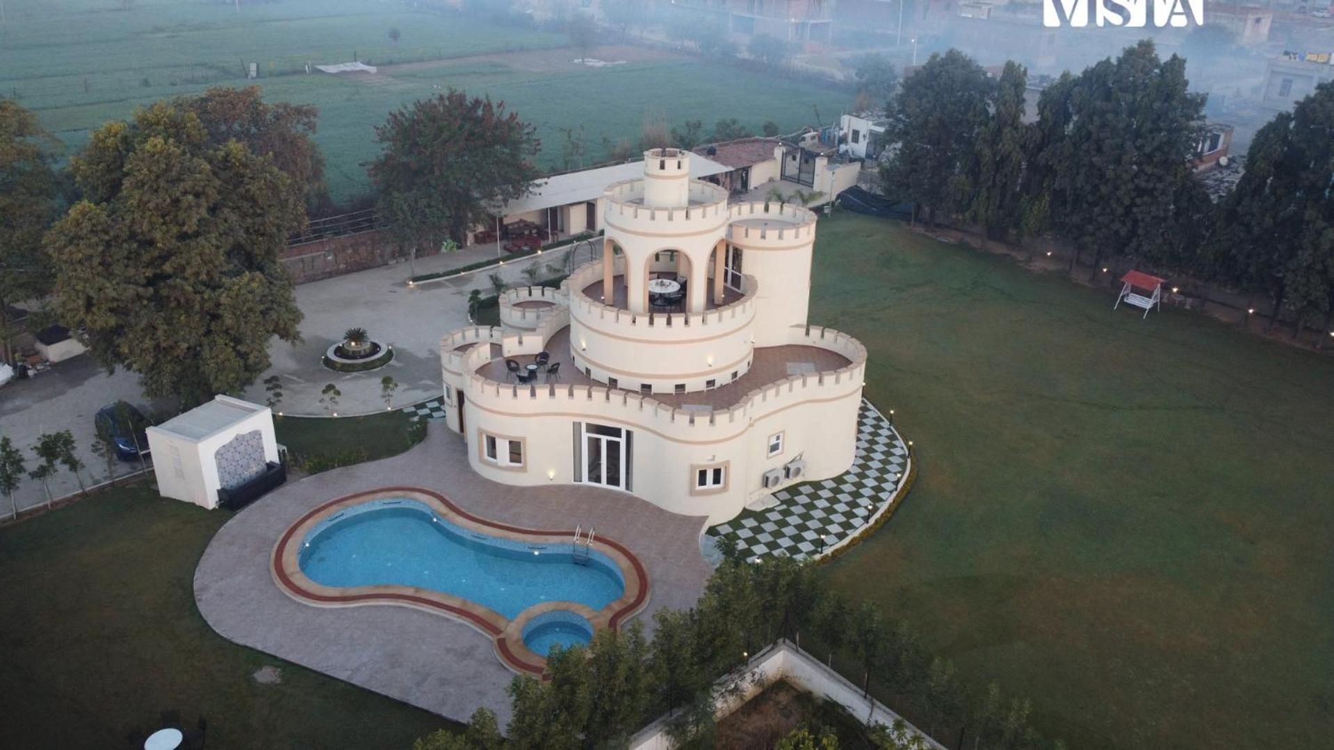 Stayvista'S Mystic Castle With Terrace, Swimming Pool, Lawn With Gazebo Jaipur Exterior photo